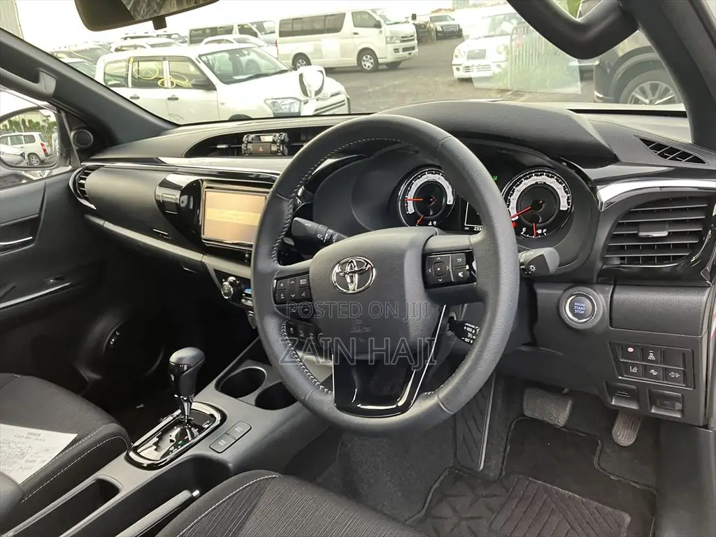 Toyota Hilux Revo Double Cab Deisel 2.4 AWD 2019 White