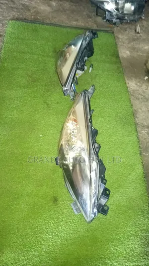 Mazda Axela Headlight