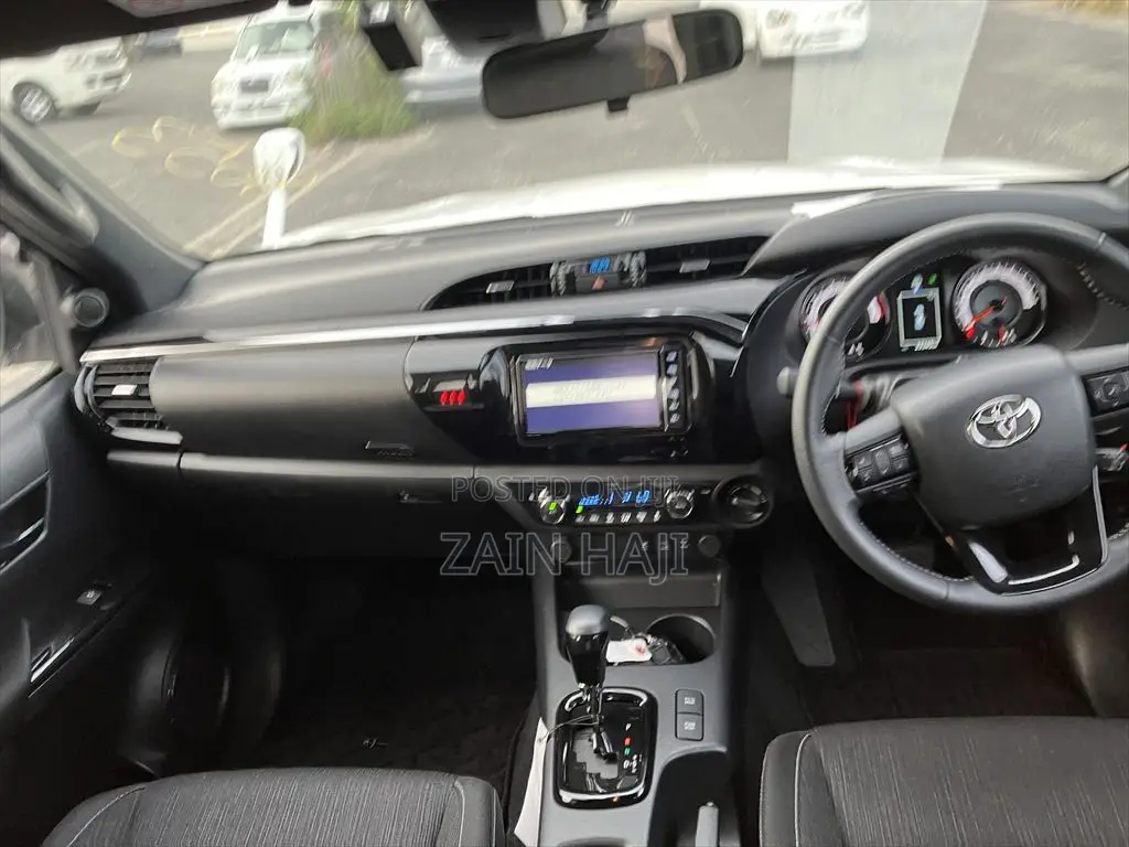Toyota Hilux Revo Double Cab Deisel 2.4 AWD 2019 White