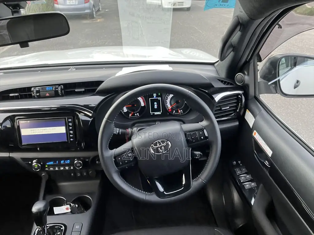 Toyota Hilux Revo Double Cab Deisel 2.4 AWD 2019 White