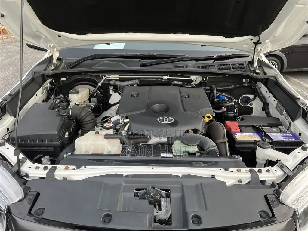 Toyota Hilux Revo Double Cab Deisel 2.4 AWD 2019 White