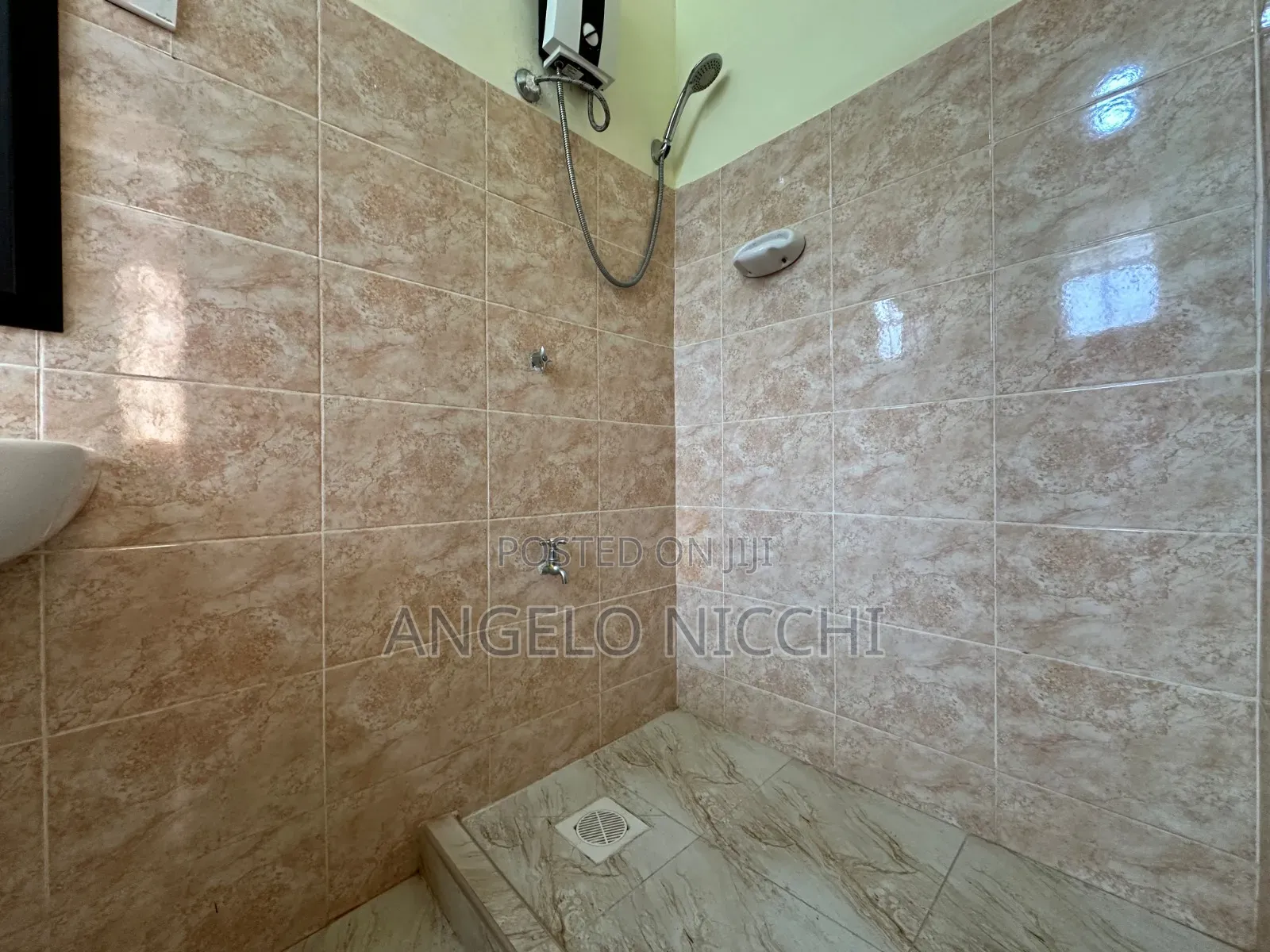 Furnished 8bdrm House in Prestige Estate, Ruiru for sale