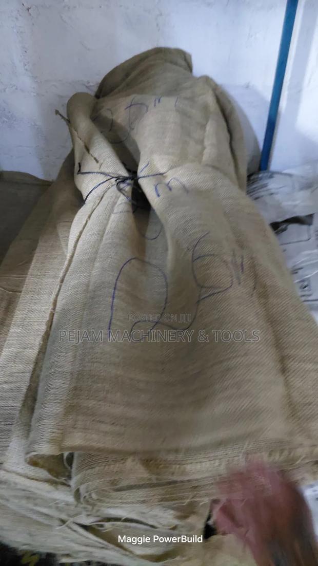 Hssian Clothe for Water Retention in Concrete Curing - thumbnail 3