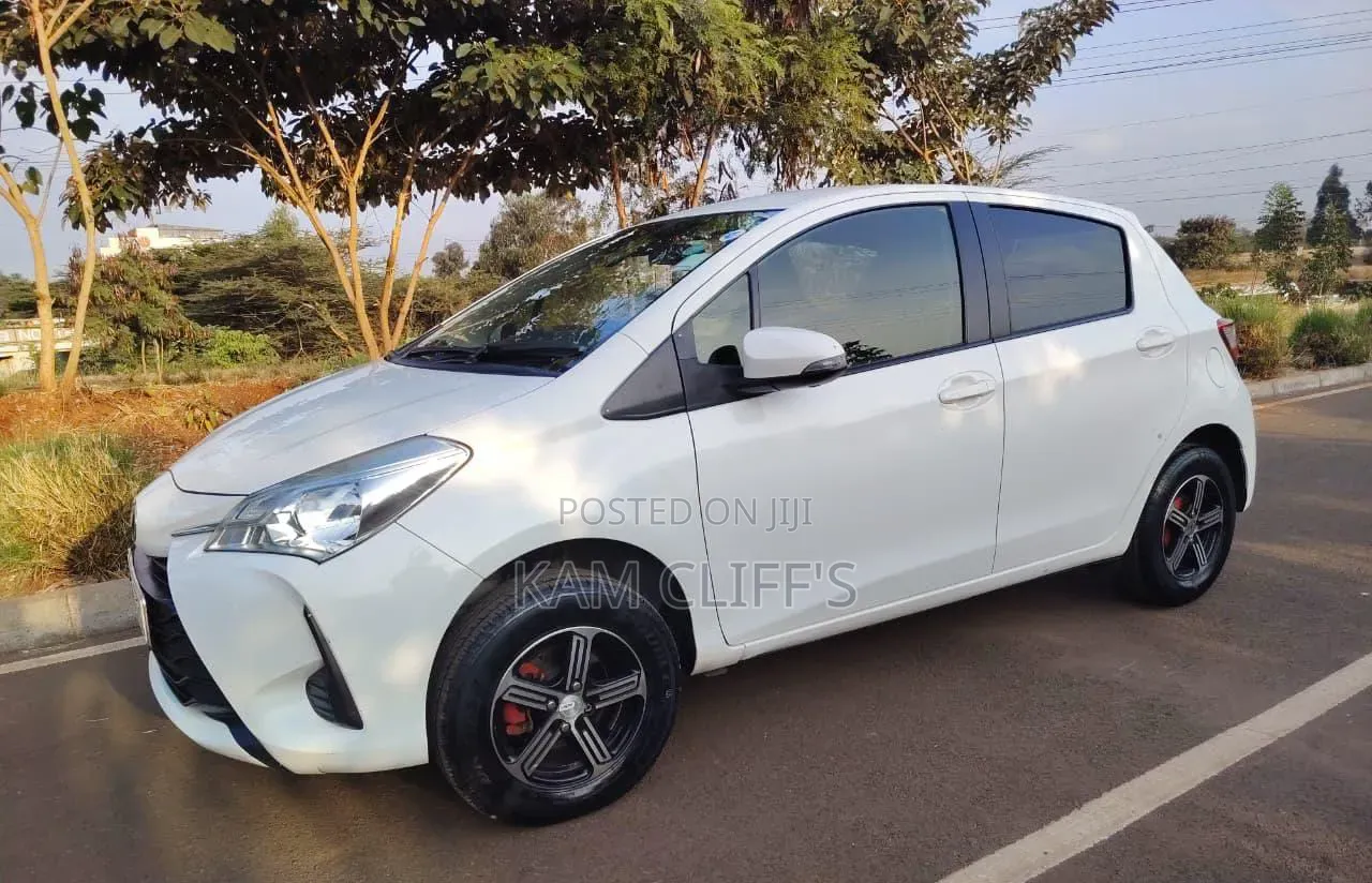 Toyota Vitz 2018 Off white