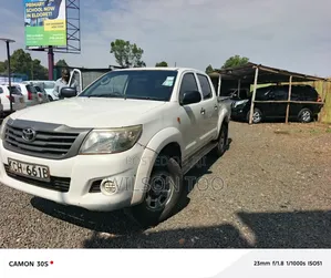 Toyota Hilux 2012 White