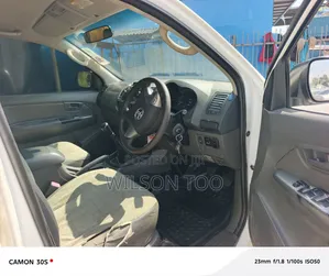 Toyota Hilux 2012 White
