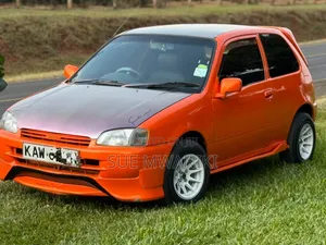 Toyota Starlet 2000 Orange