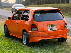 Toyota Starlet 2000 Orange