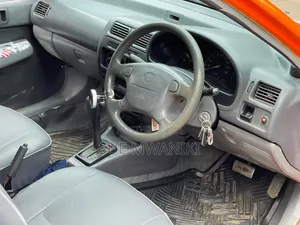 Toyota Starlet 2000 Orange