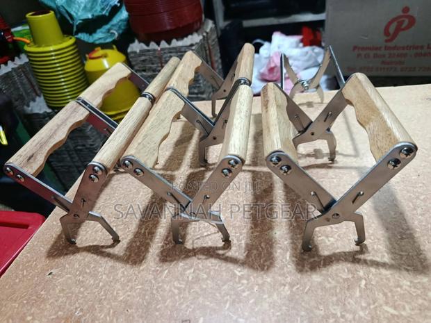 Stainless Steel Frame Gripper for Efficient Beehive Operations