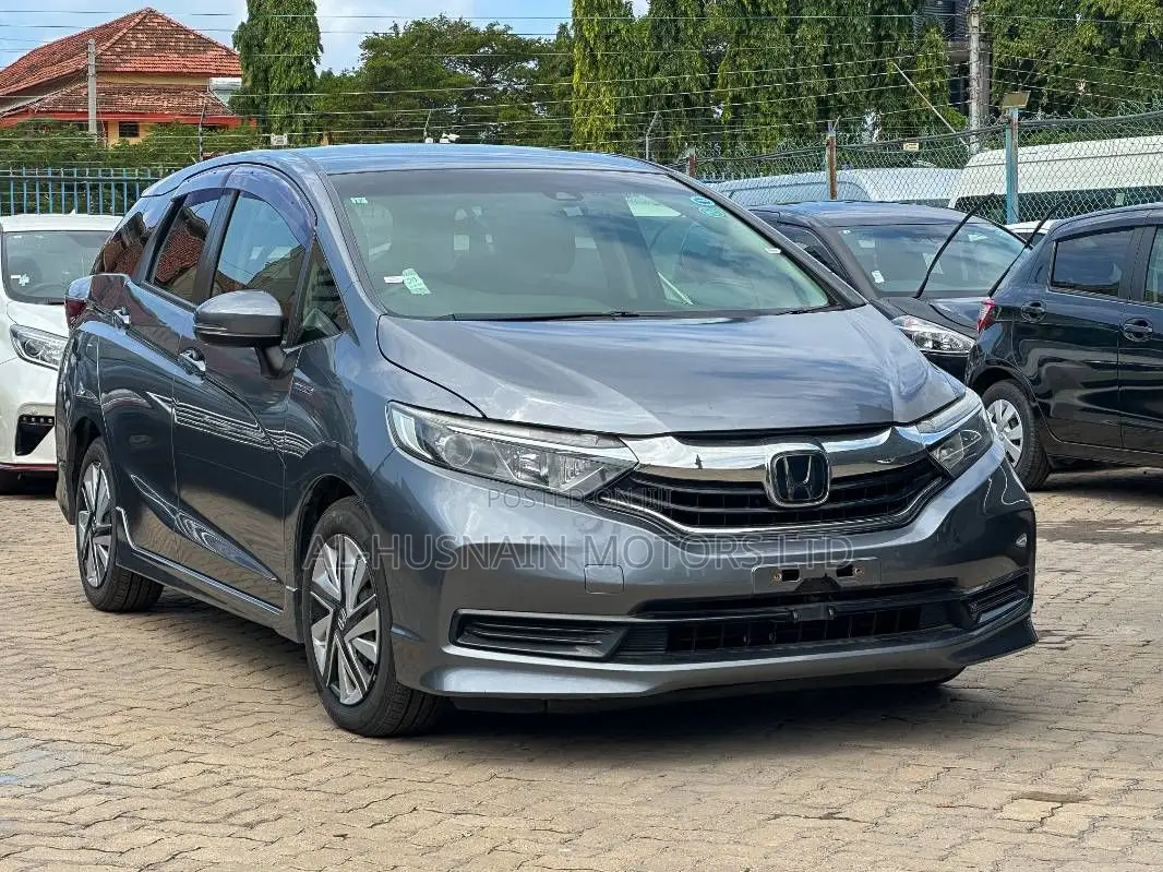 Honda Shuttle 1.5 Hybrid 2WD 2019 Gray