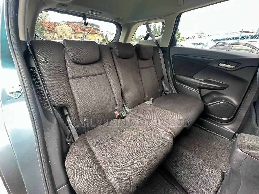 Honda Shuttle 1.5 Hybrid 2WD 2019 Gray