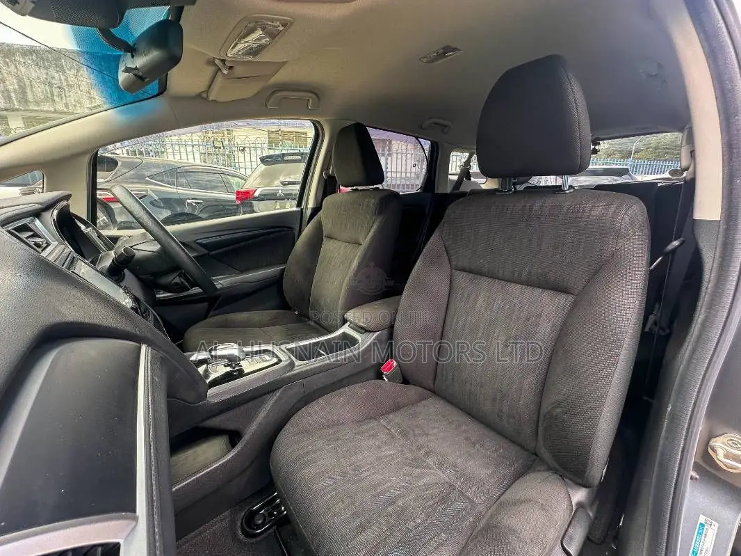 Honda Shuttle 1.5 Hybrid 2WD 2019 Gray