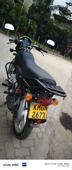 Bajaj Boxer 125 2025 Red