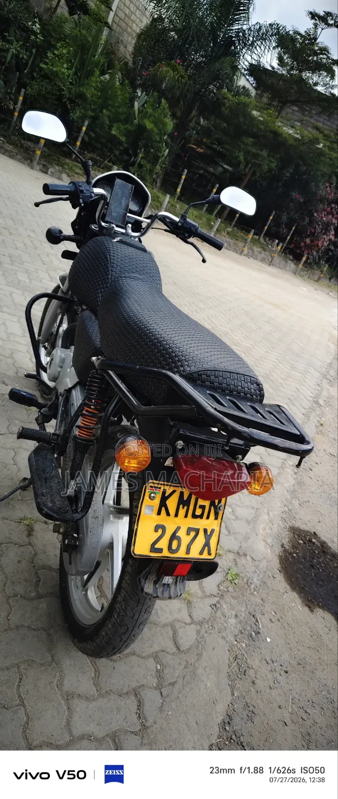 Bajaj Boxer 125 2025 Red