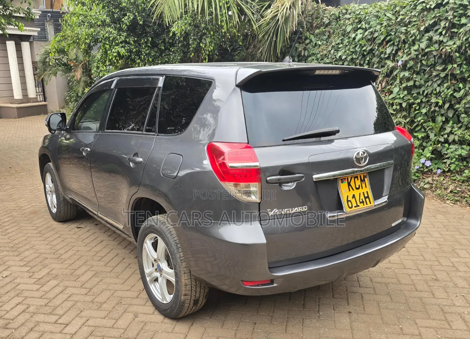 Toyota Vanguard 2010 Gray