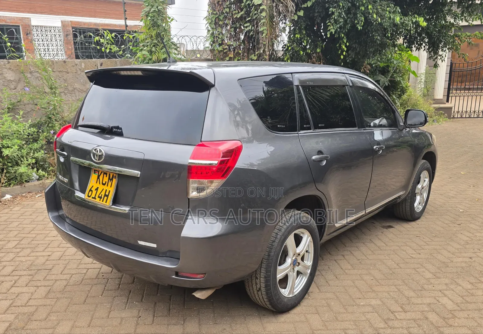 Toyota Vanguard 2010 Gray