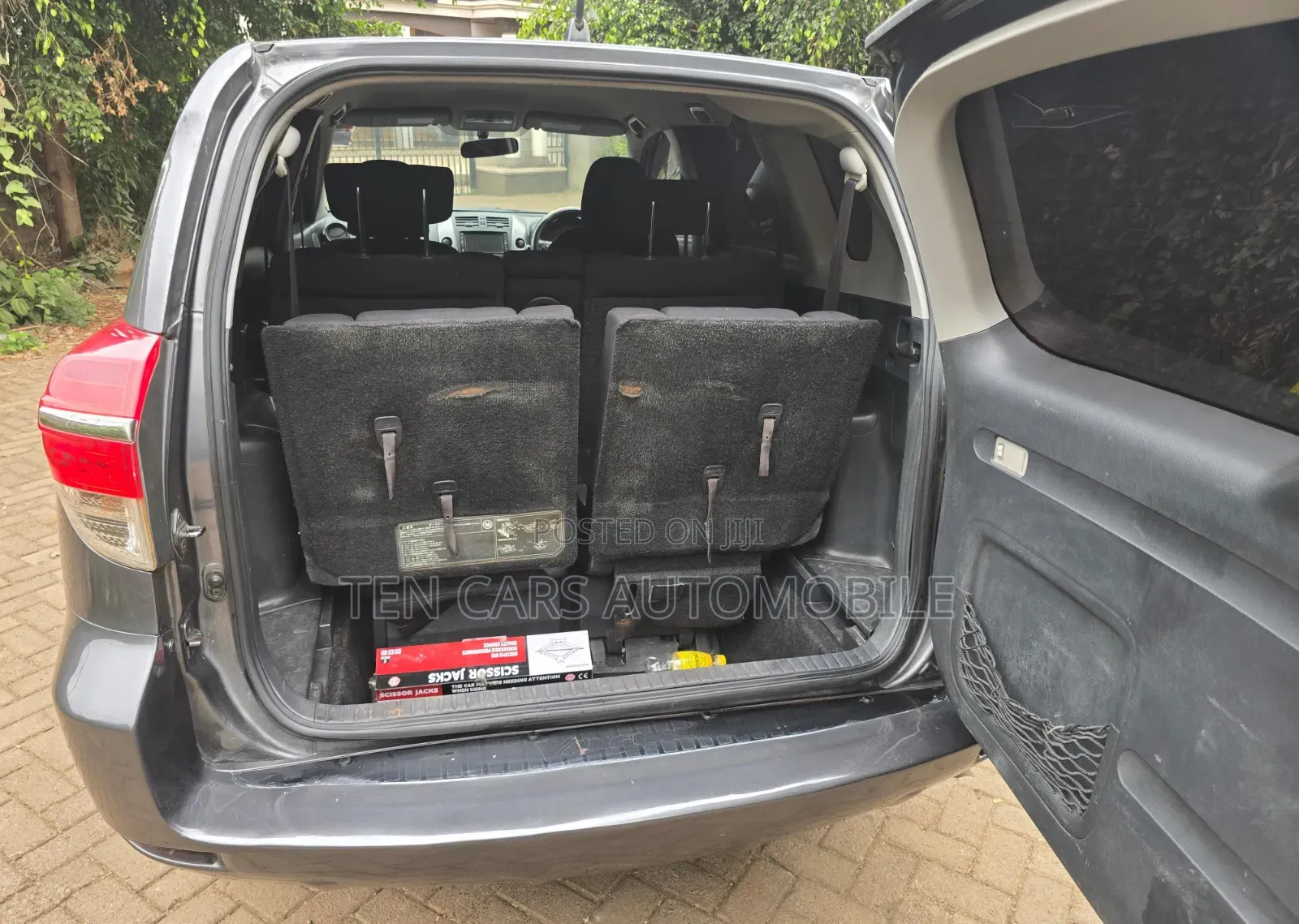 Toyota Vanguard 2010 Gray