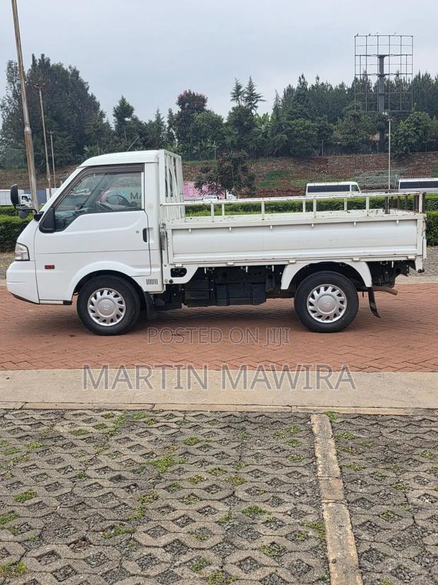 Mazda Bongo 2016 White - thumbnail 3