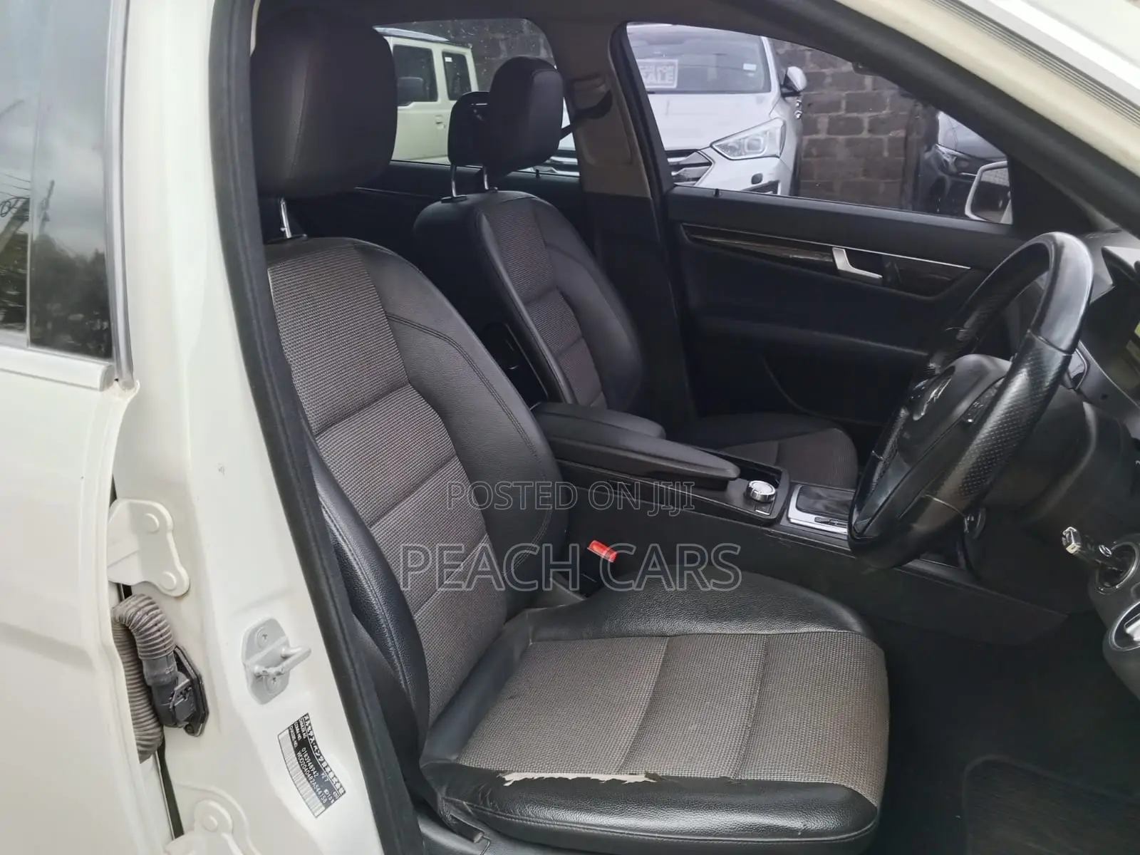 Mercedes-Benz C200 2011 White