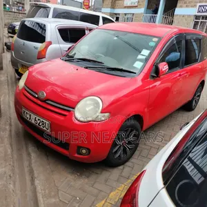 Toyota Sienta 2012 Red