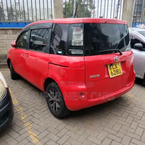 Toyota Sienta 2012 Red
