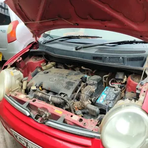 Toyota Sienta 2012 Red