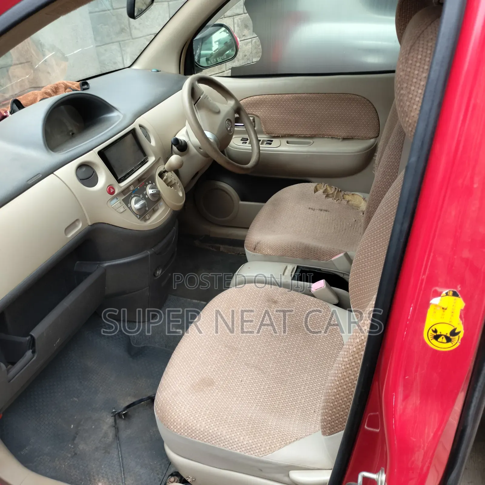 Toyota Sienta 2012 Red