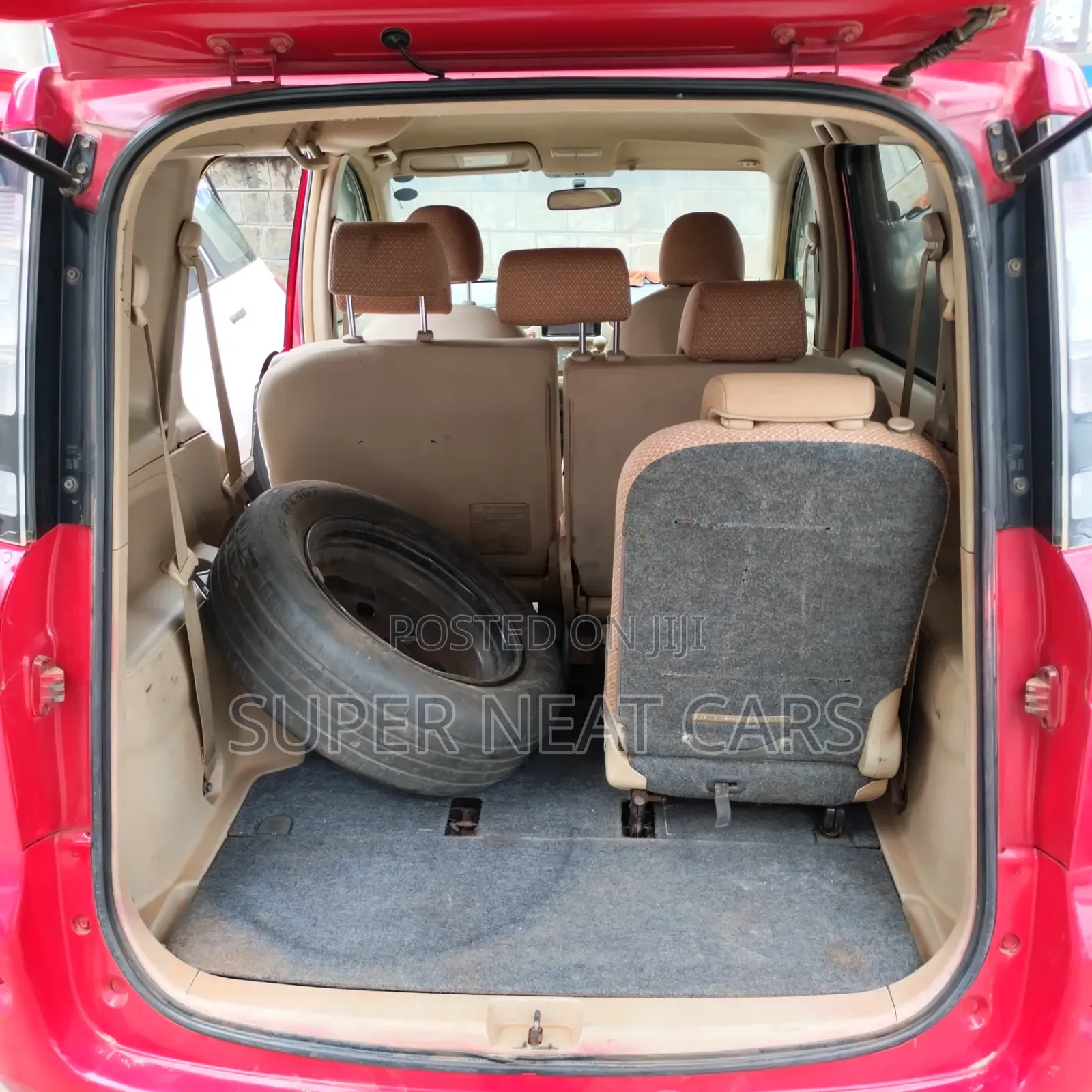 Toyota Sienta 2012 Red