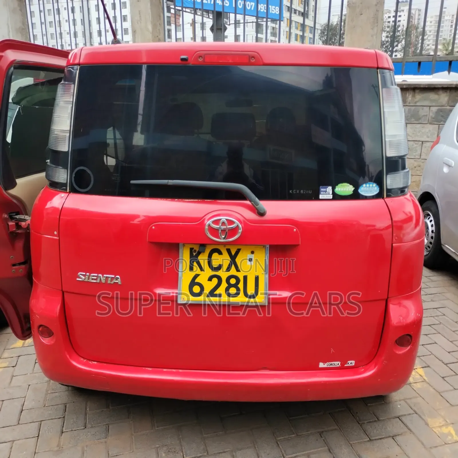 Toyota Sienta 2012 Red