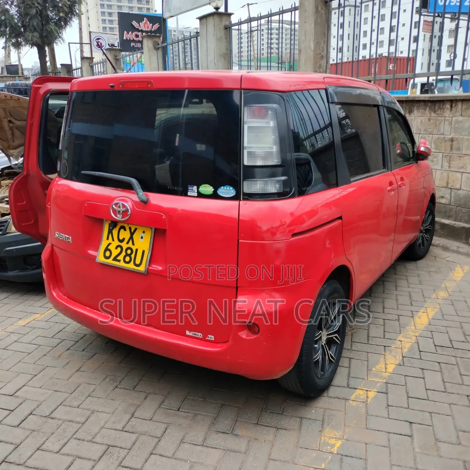 Toyota Sienta 2012 Red