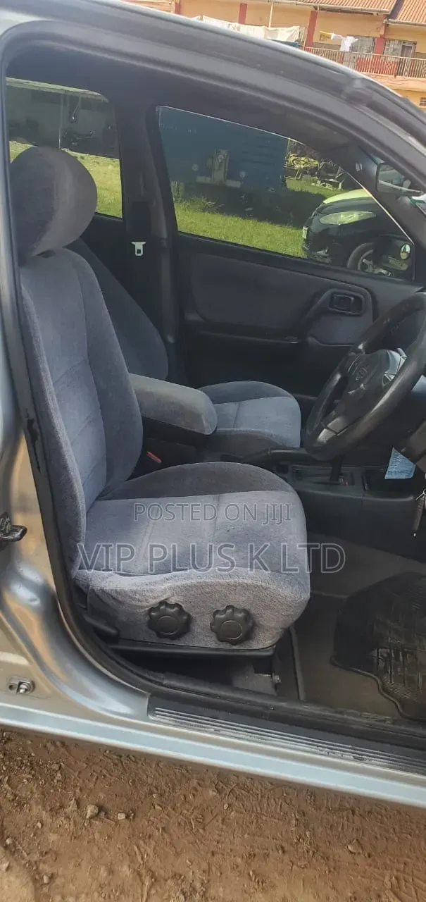 Nissan Primera 2000 Silver