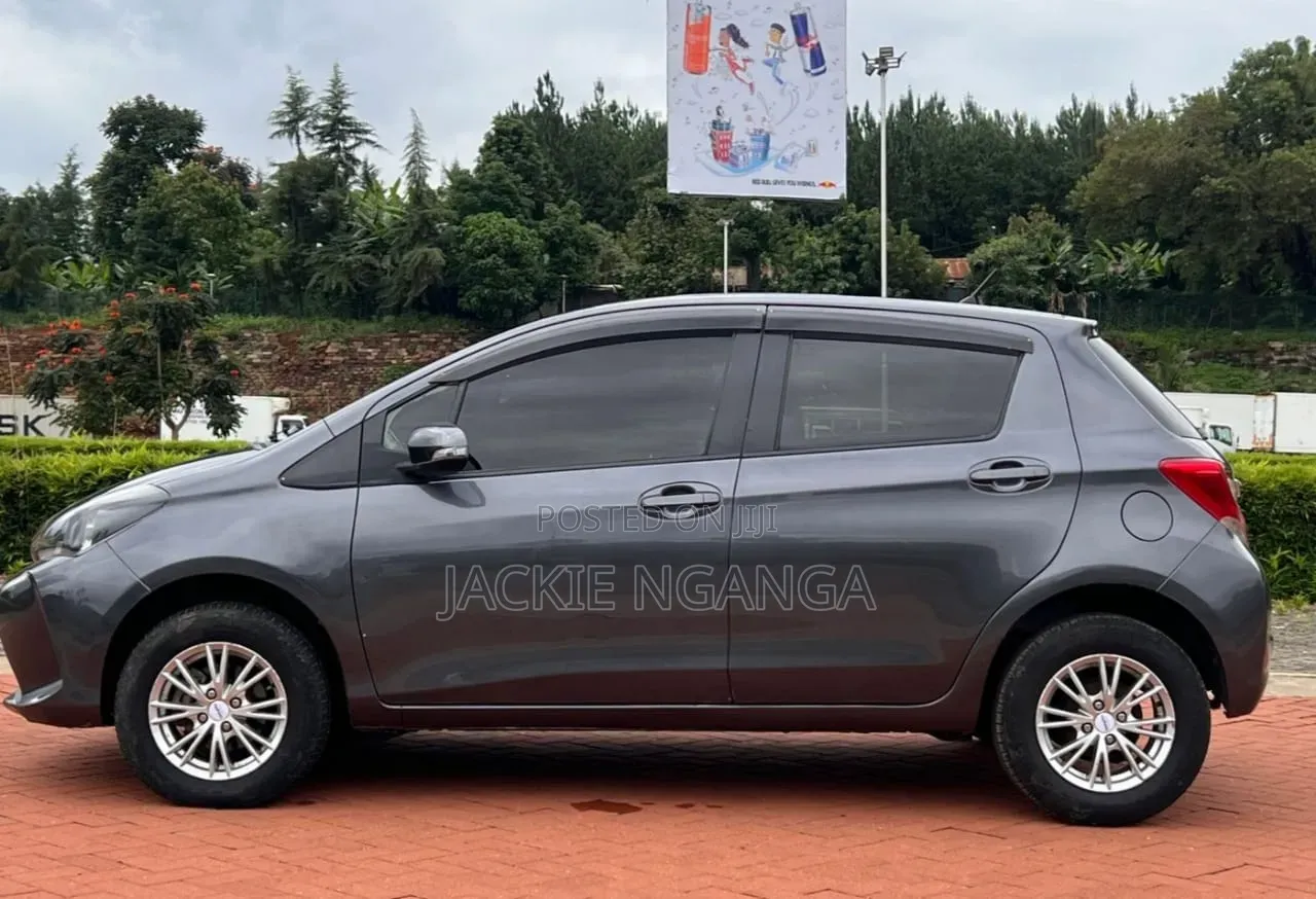 Toyota Vitz 2016 Gray