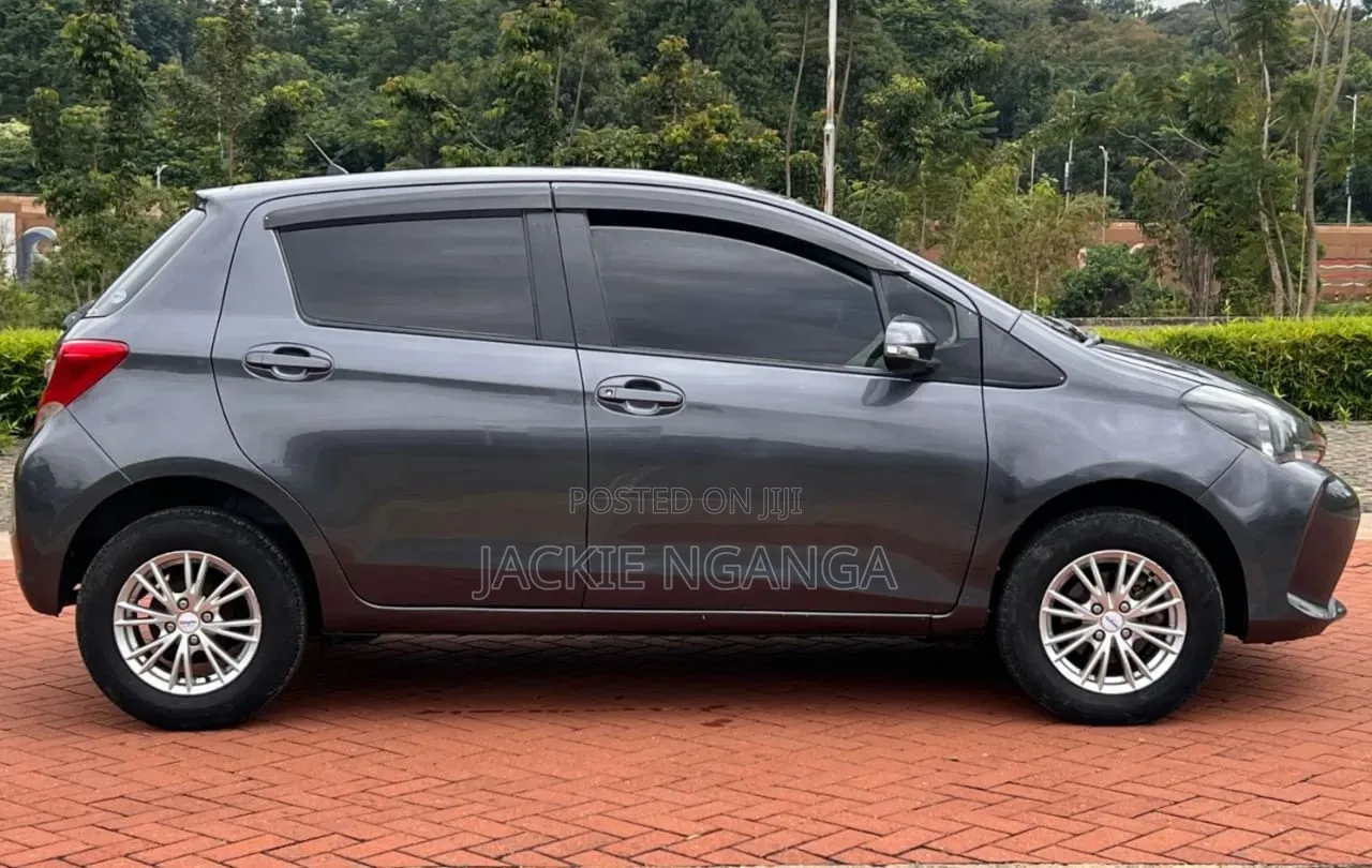 Toyota Vitz 2016 Gray