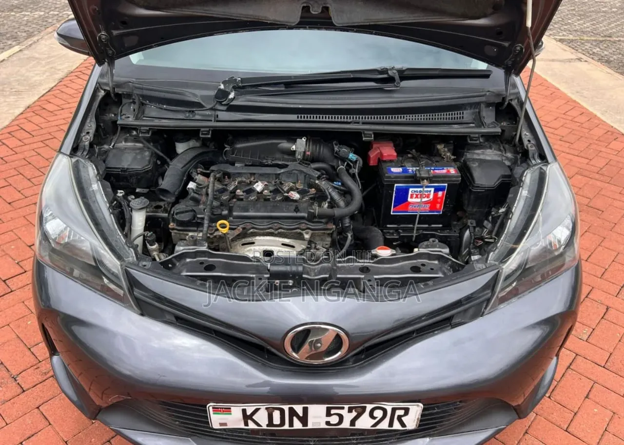 Toyota Vitz 2016 Gray