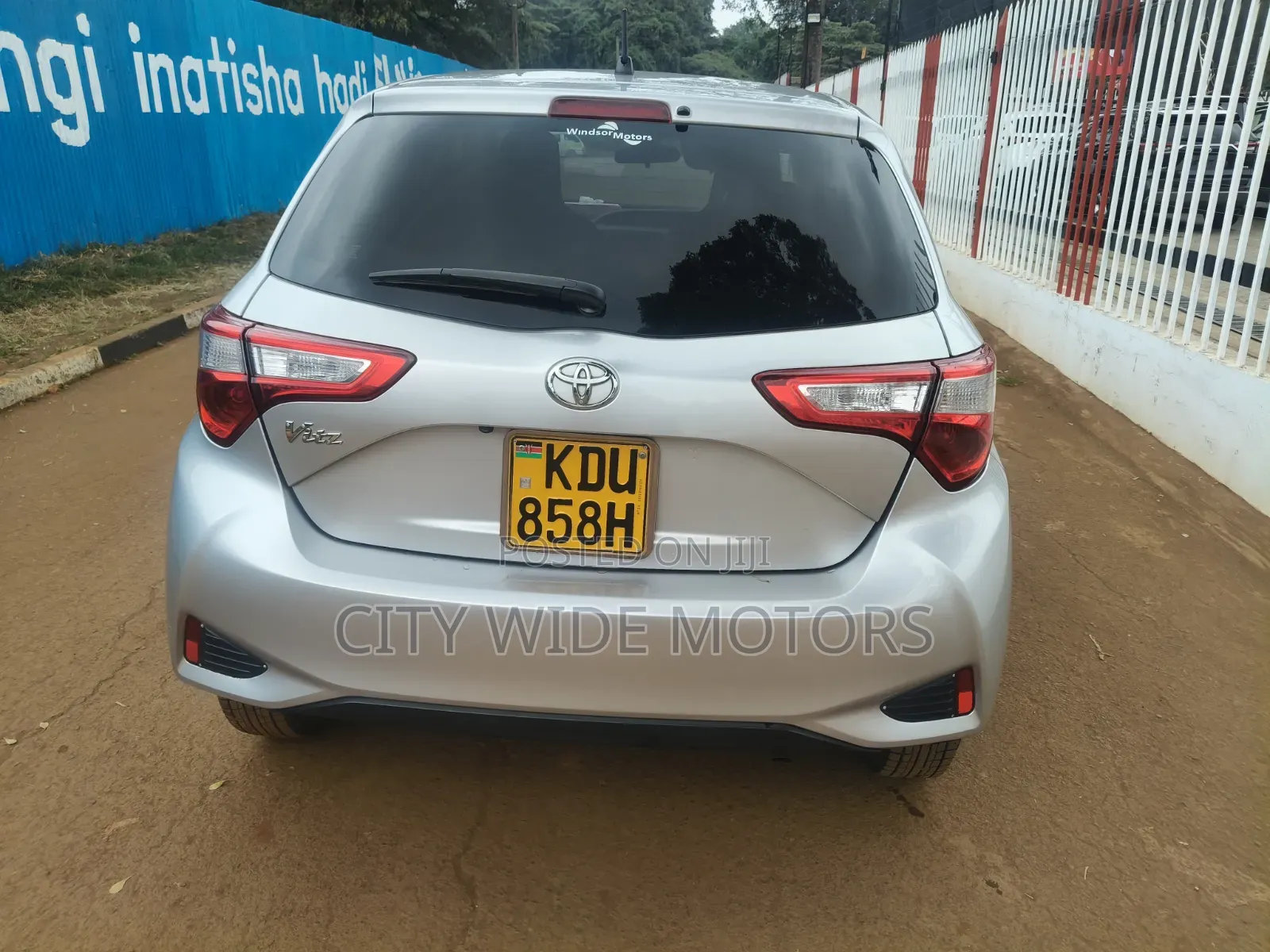 Toyota Vitz 2018 Silver