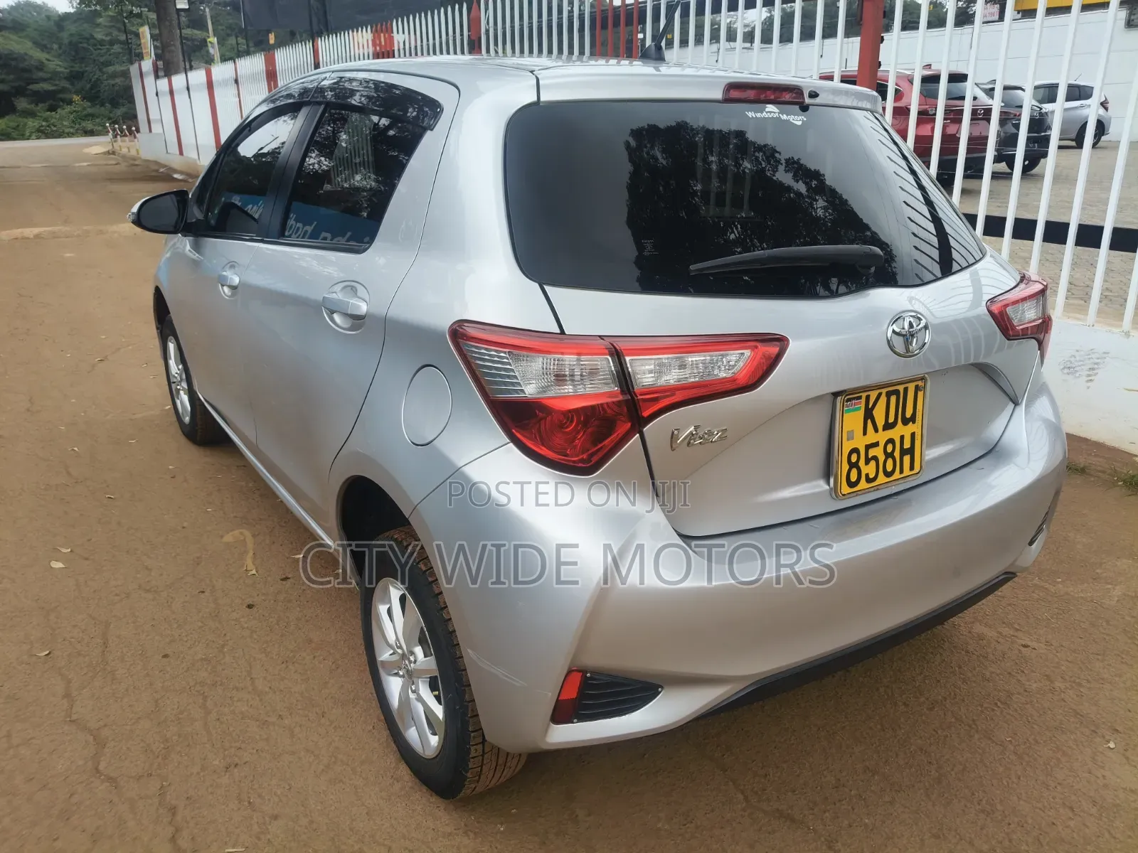 Toyota Vitz 2018 Silver