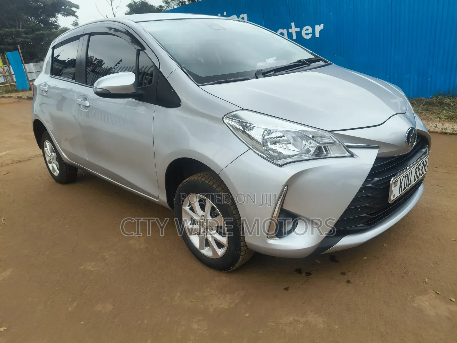 Toyota Vitz 2018 Silver