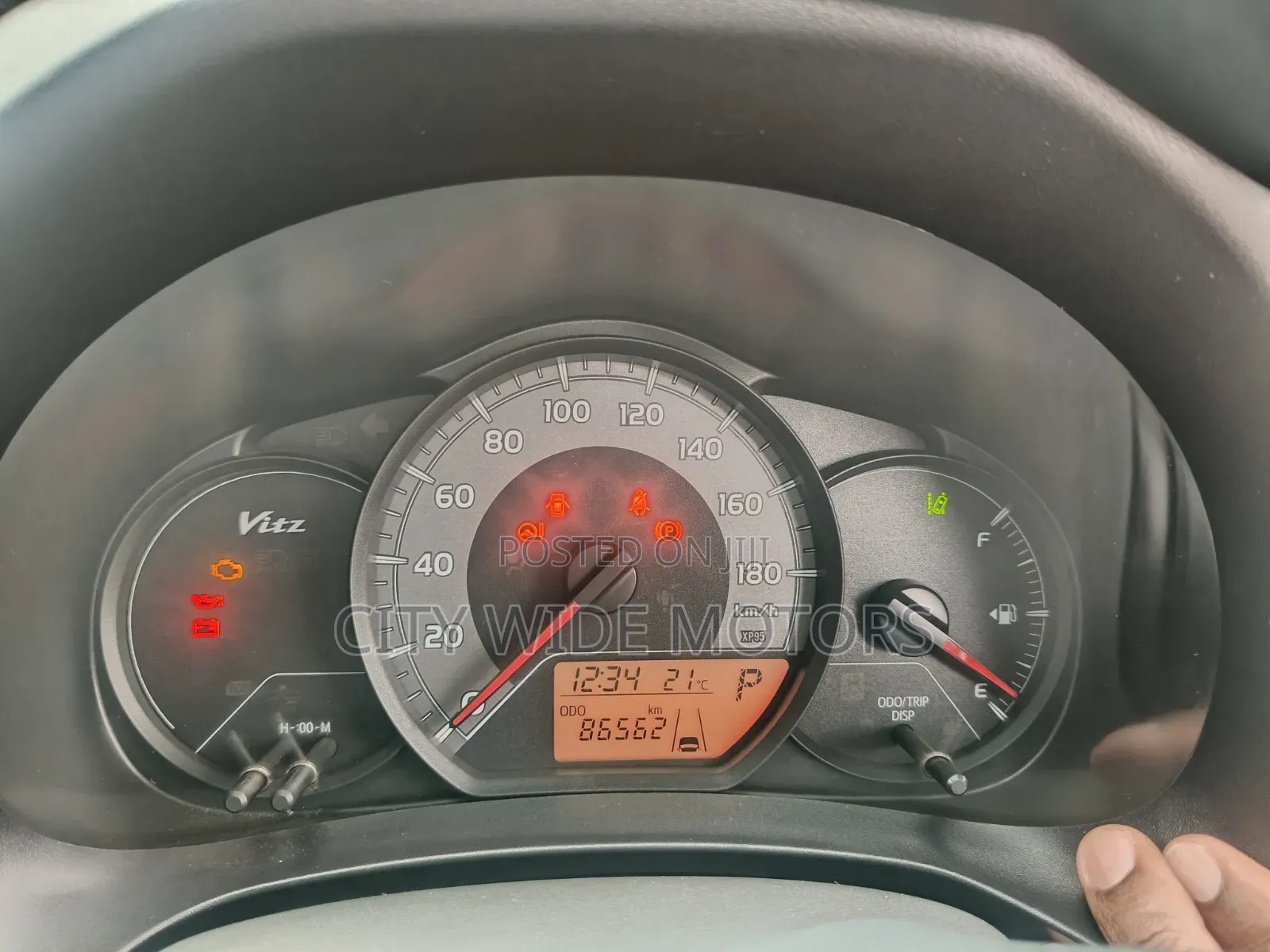 Toyota Vitz 2018 Silver
