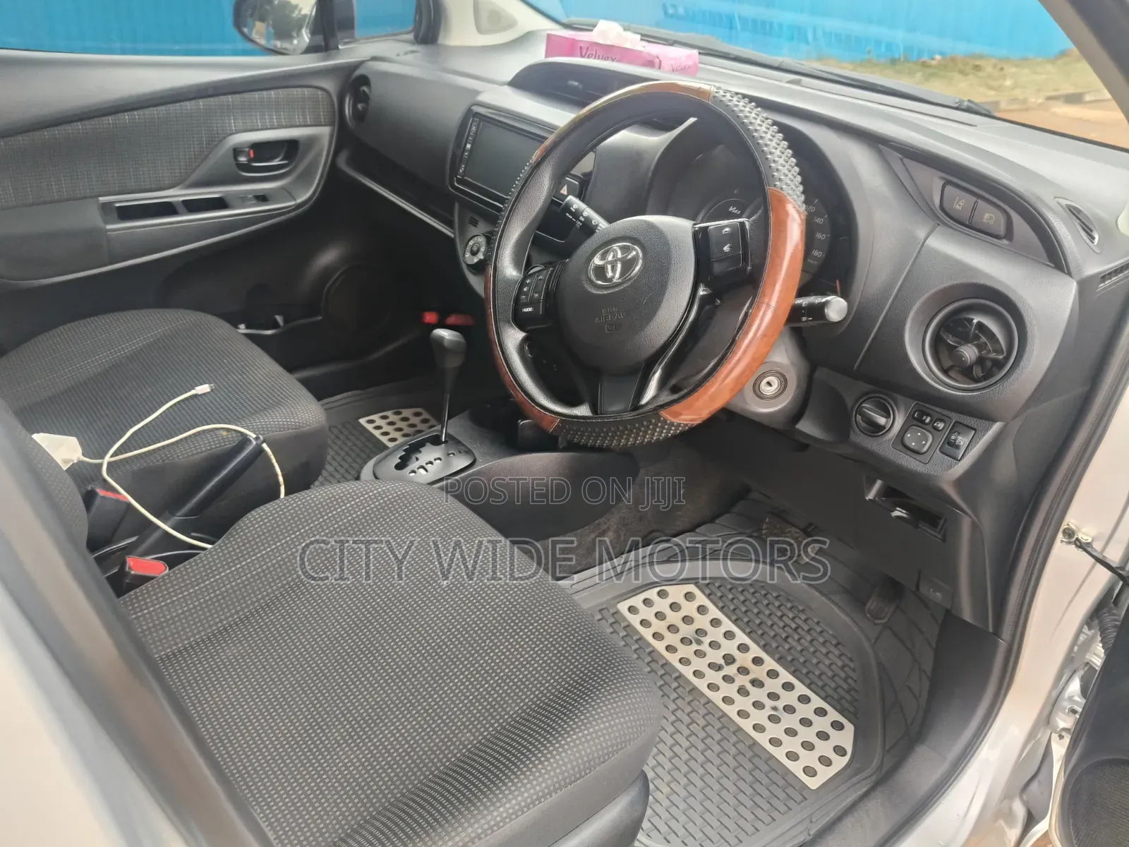 Toyota Vitz 2018 Silver