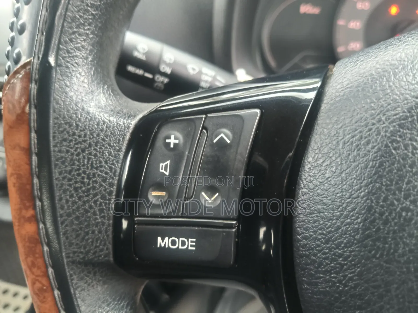 Toyota Vitz 2018 Silver