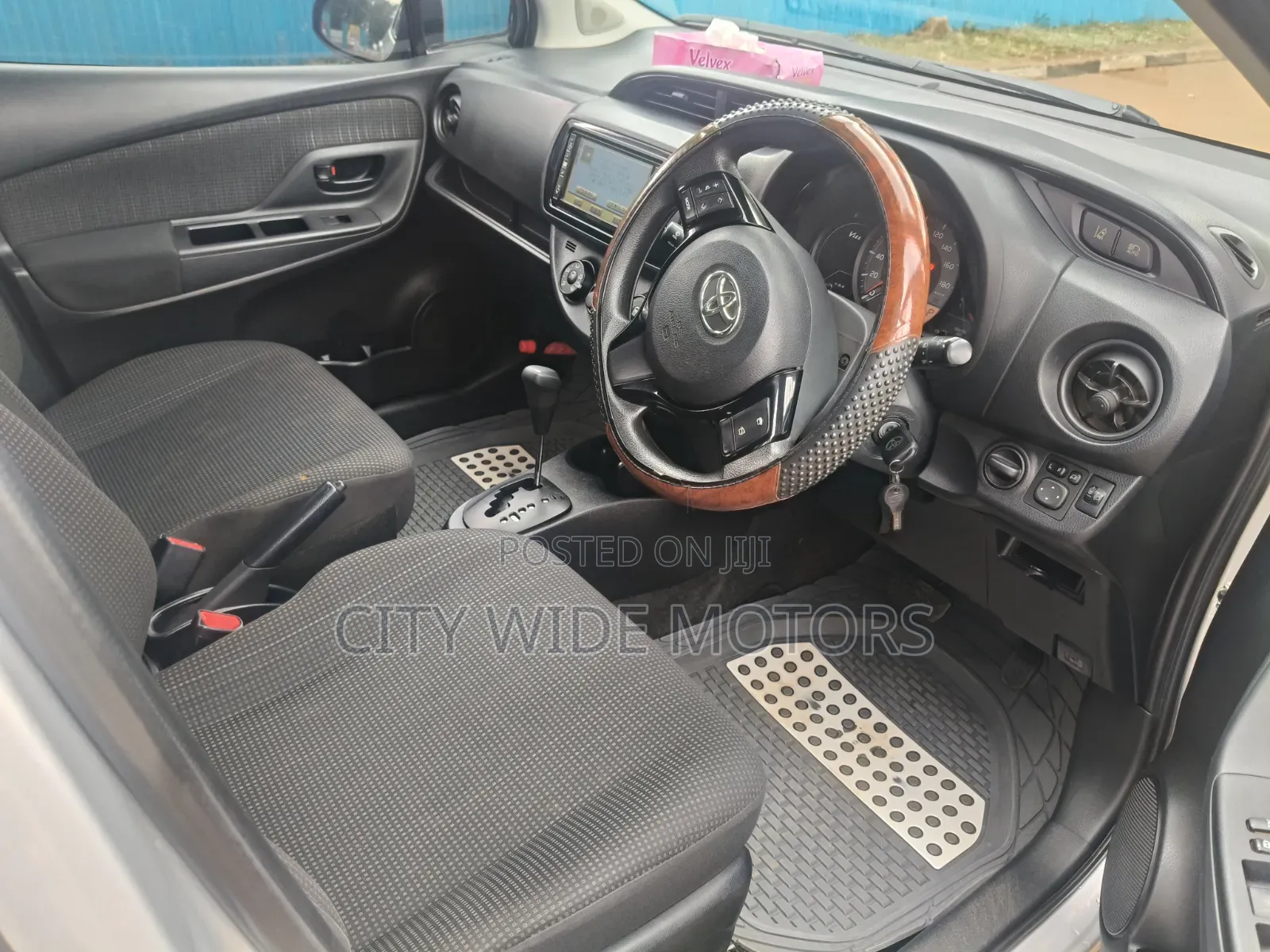 Toyota Vitz 2018 Silver
