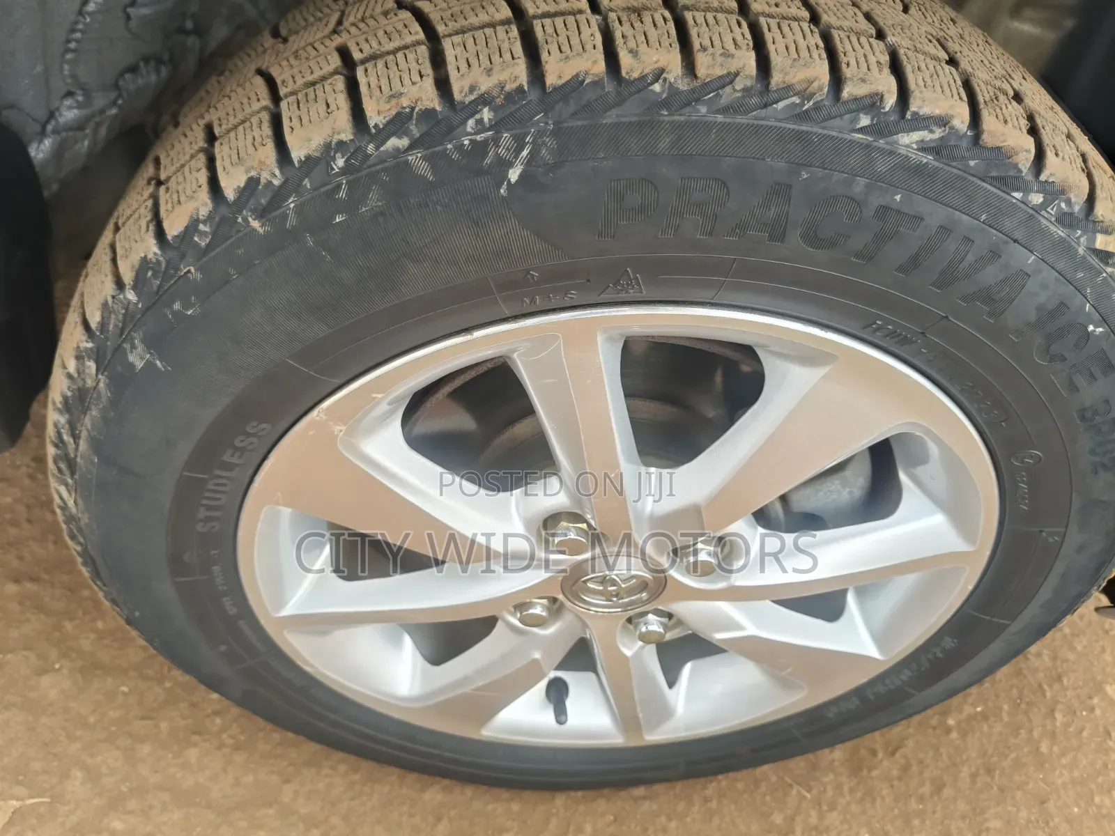 Toyota Vitz 2018 Silver