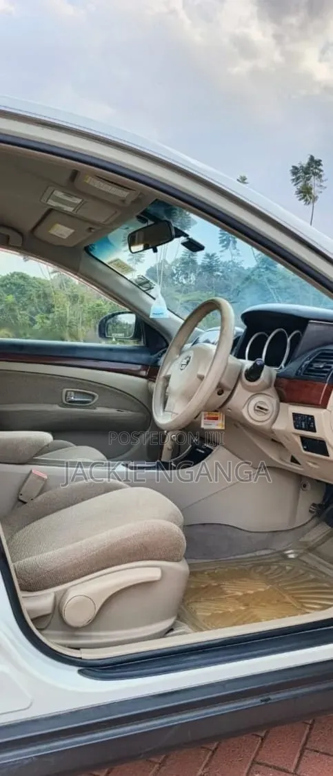 Nissan Bluebird 2012 White