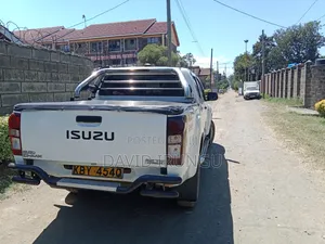 Isuzu D-MAX 2014 Black