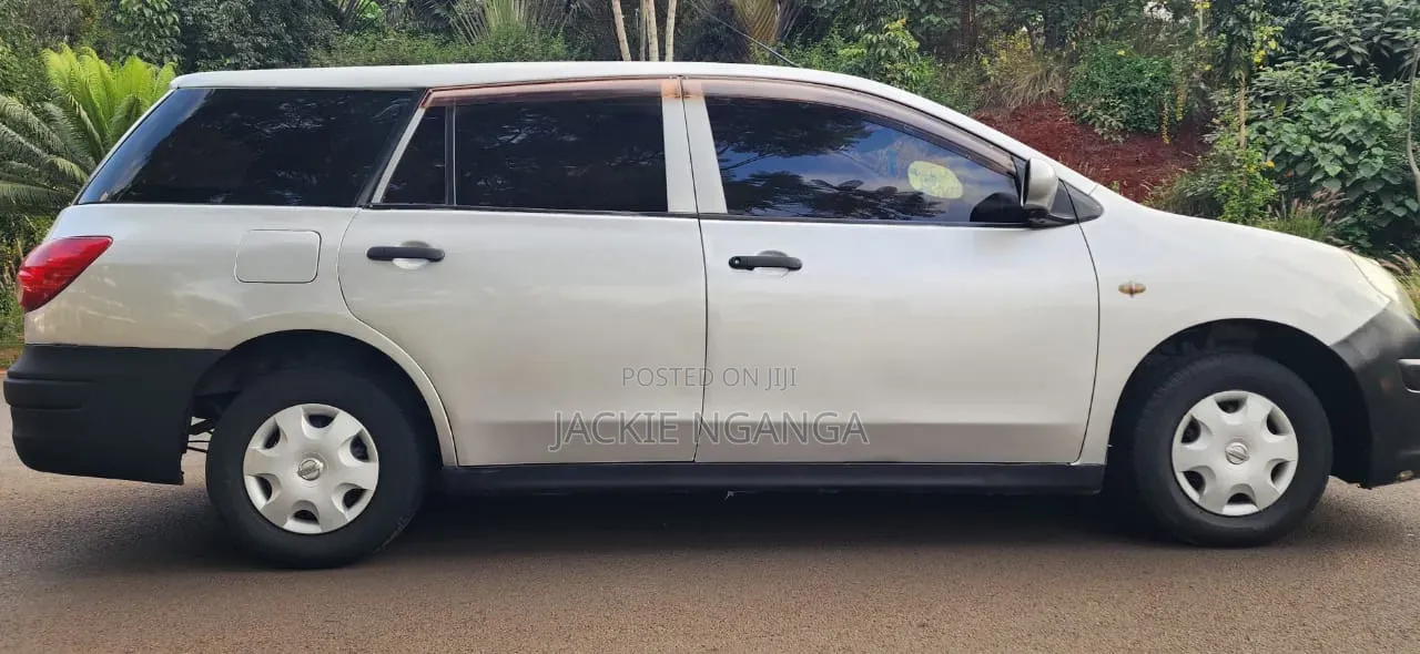 Nissan Advan 2015 Silver