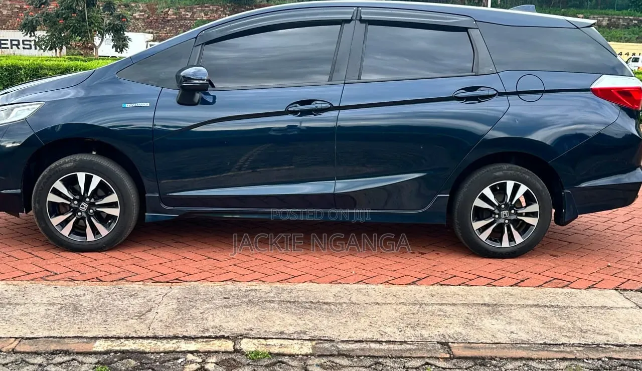 Honda Fit Shuttle 2018 Blue