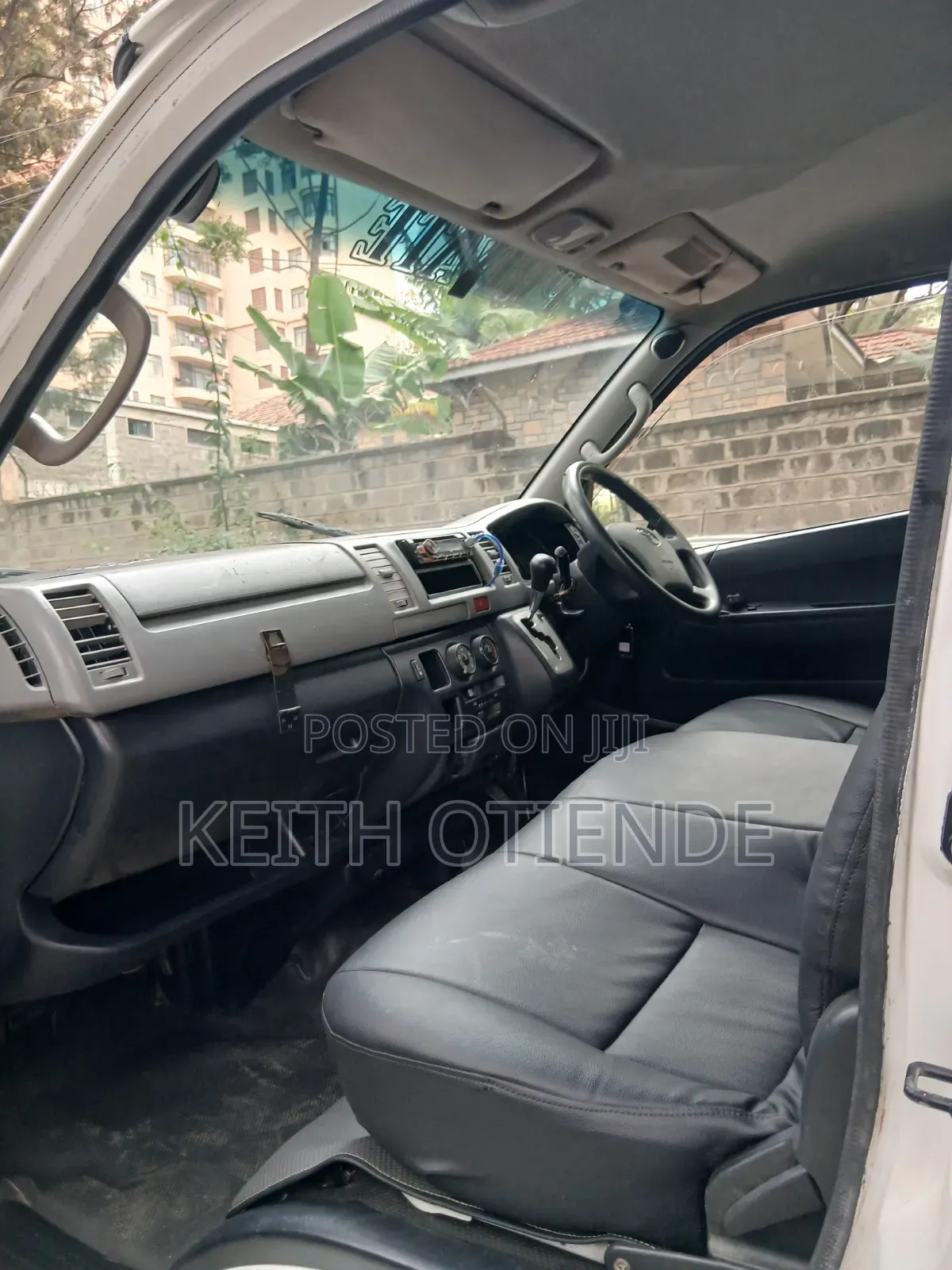Toyota HiAce 2012 White