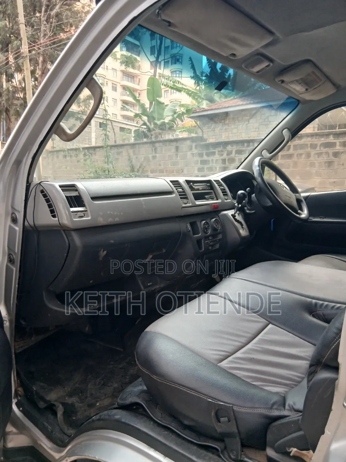 Toyota HiAce 2013 Silver