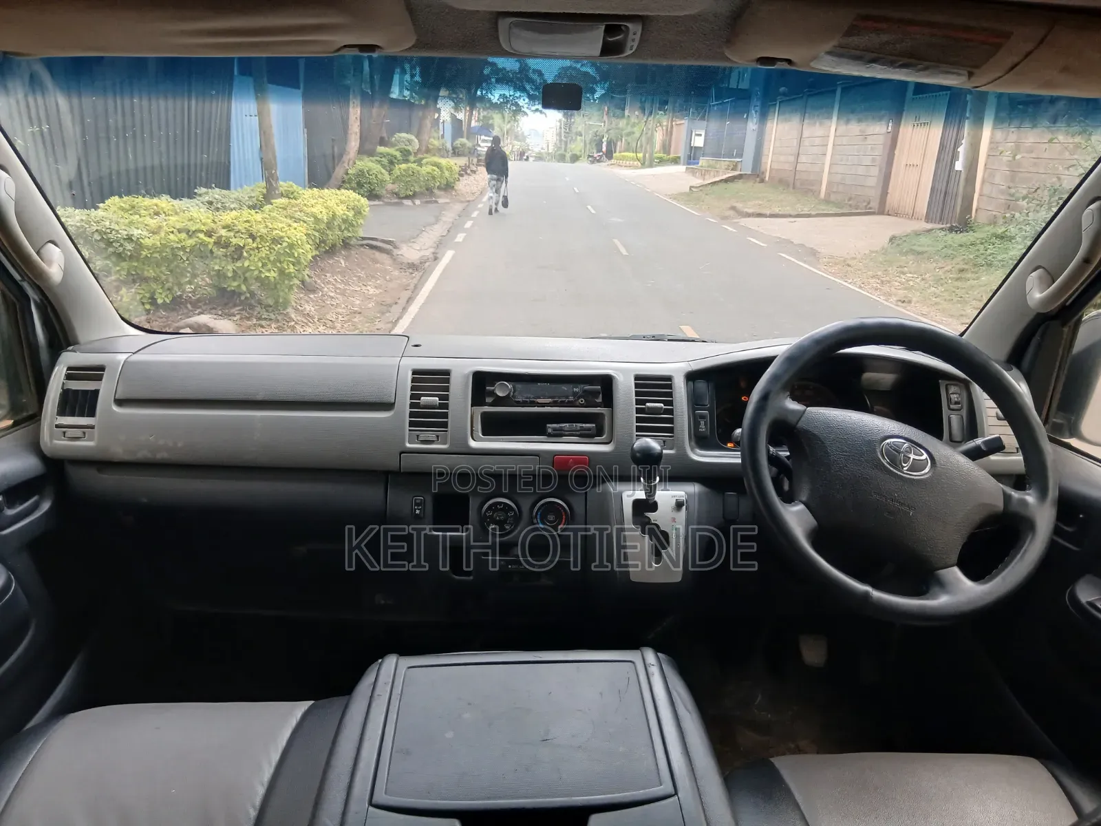 Toyota HiAce 2013 Silver